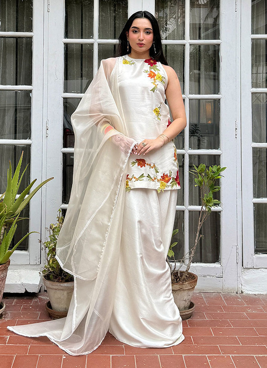 Ayla in Juliet Ivory