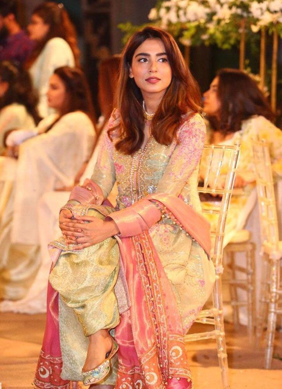 Beautiful Mansha Pasha looking uber festive of rose gold and mint green!