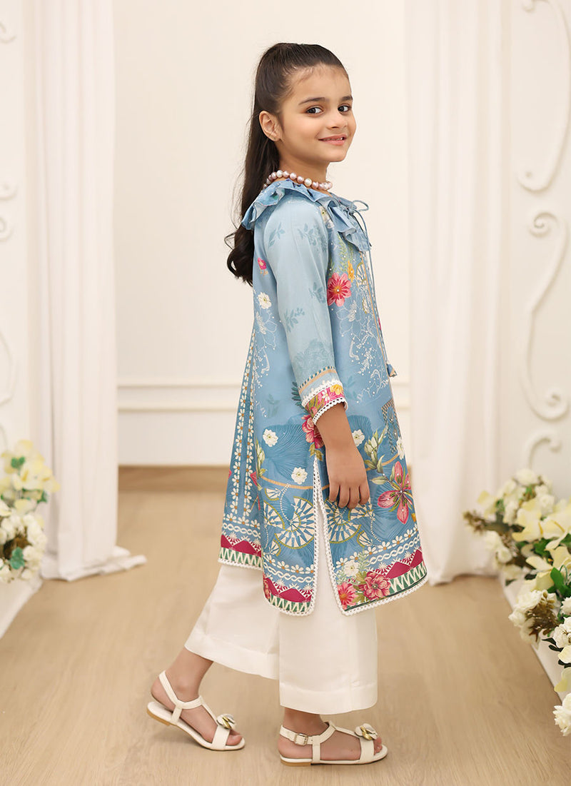 Carla Blossom with pants