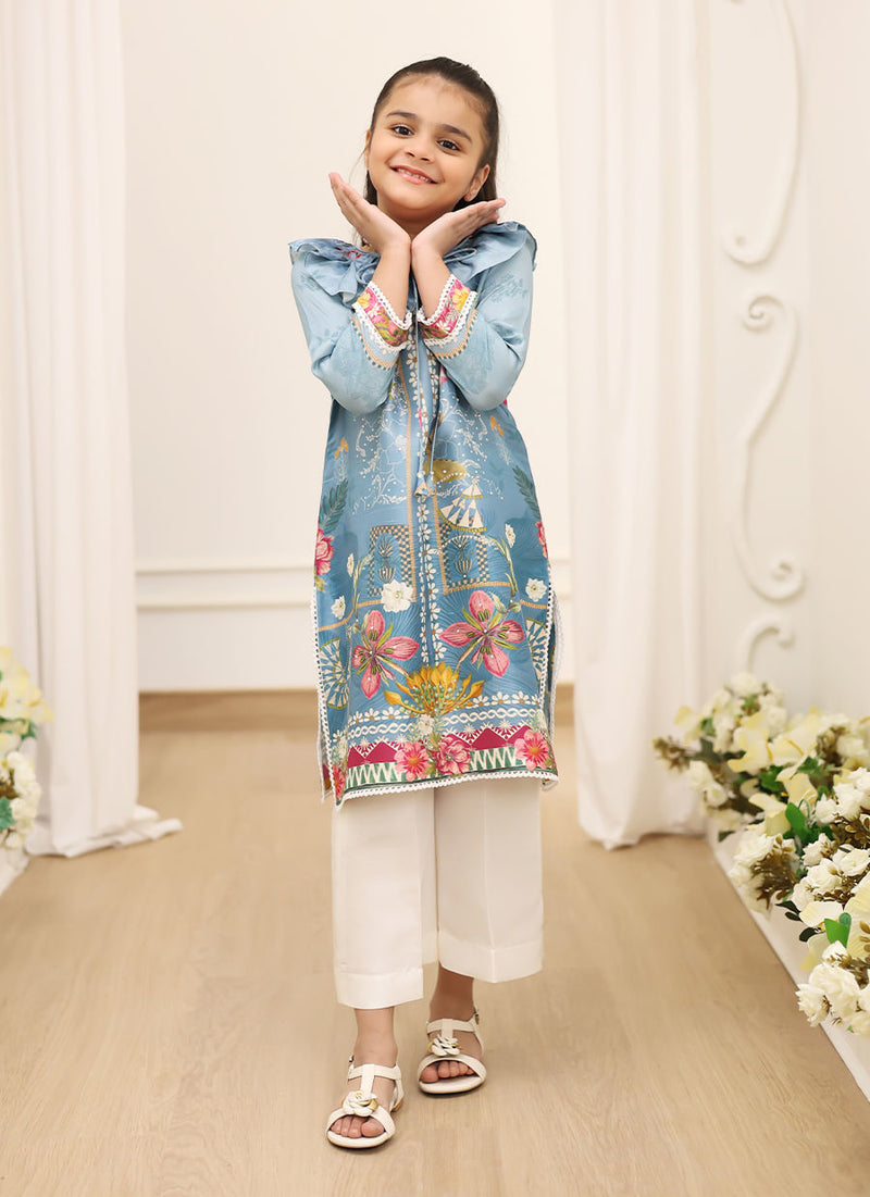 Carla Blossom with pants