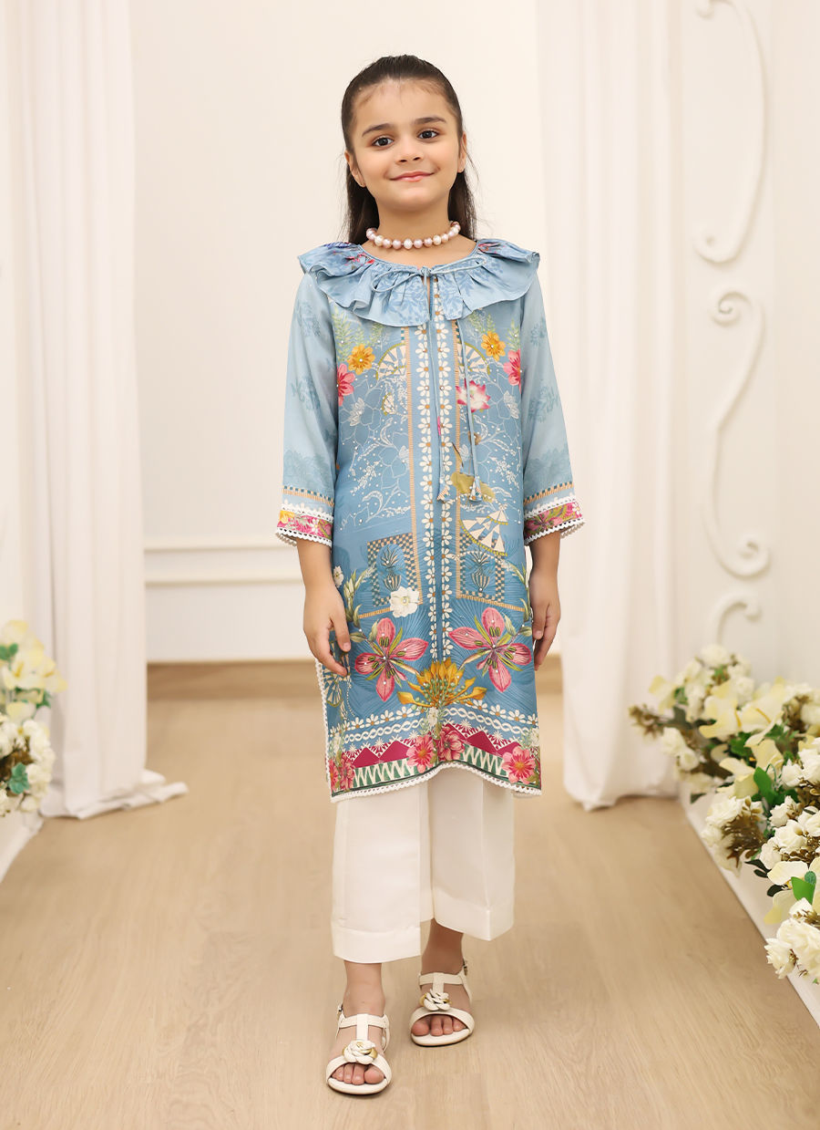 Carla Blossom with pants