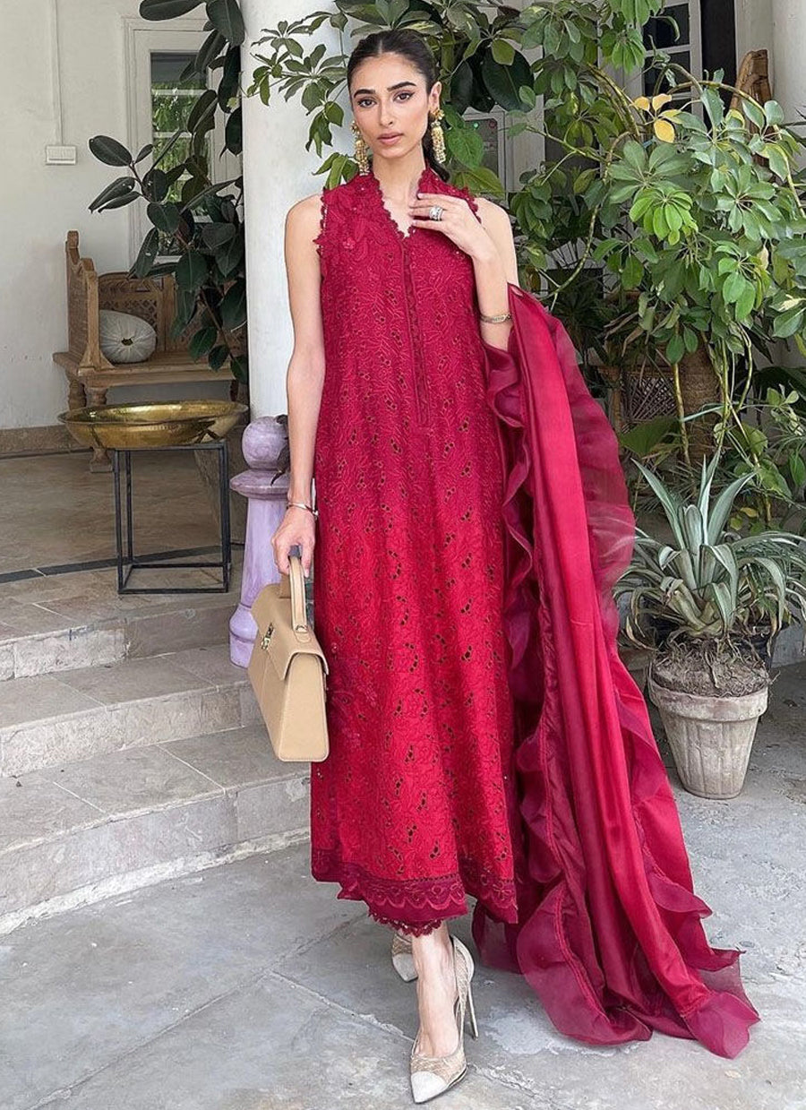 Zarminay Haq in Saleh Scarlett