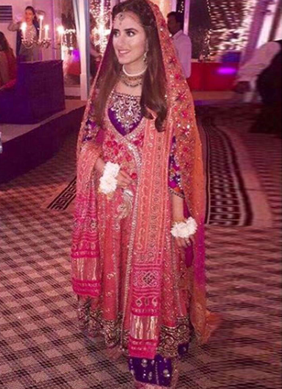 Anum Rajwani simply glowing on her Mehndi in a signature Farah Talib Aziz angarkha