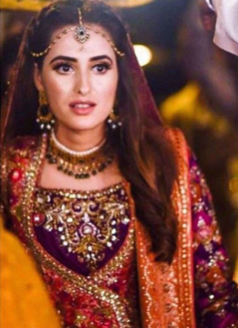 Anum Rajwani simply glowing on her Mehndi in a signature Farah Talib Aziz angarkha