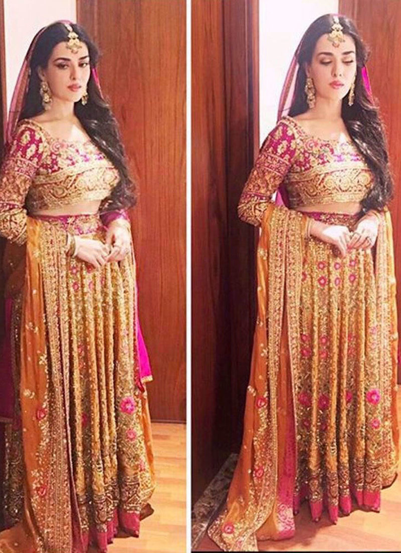 THE GORGEOUS NATASHA KHALID CHOSE THE MOST BEAUTIFUL SHADES OF BURNT ORANGE AND BOUGAINVILLEA PINK