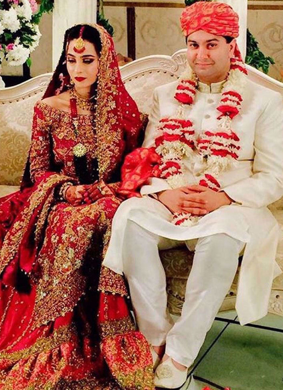 Soha Safdar looked absolutely regal in a Farah Talib Aziz scarlet red bridal