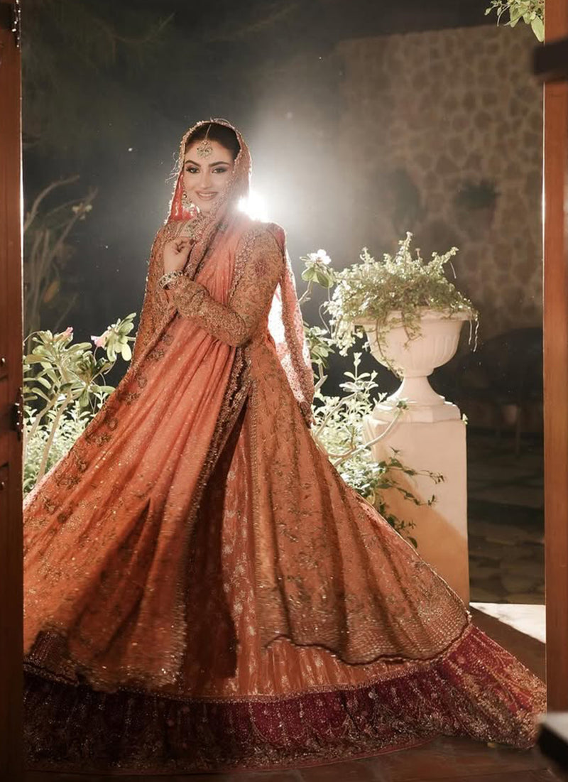 Hiba Qadir Glowing elegance in signature FTA bridal.