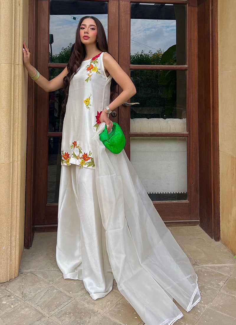 Alyana Shamsi In Juliet Ivory