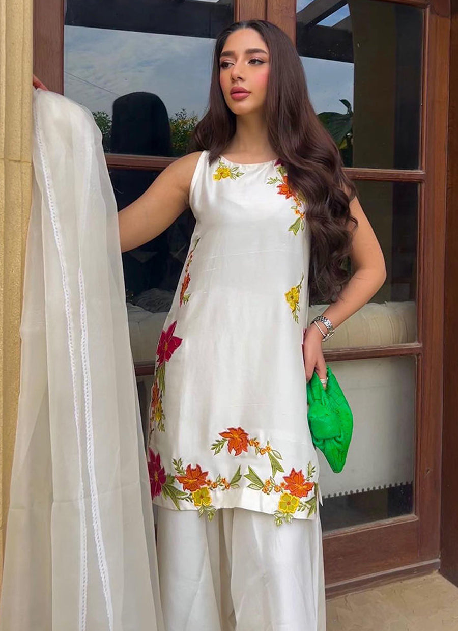 Alyana Shamsi In Juliet Ivory