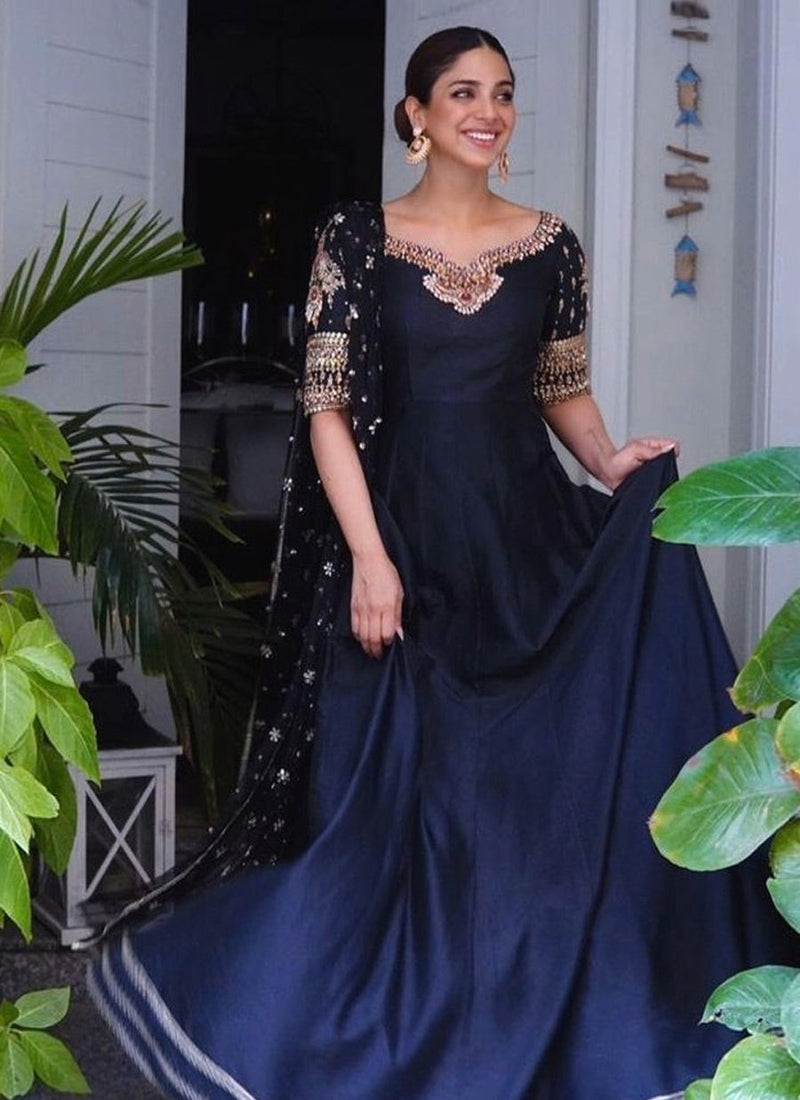 Sonya Hussyn Is Simply Stunning in Our Uber Glam Siyah Zar Kalidaar.