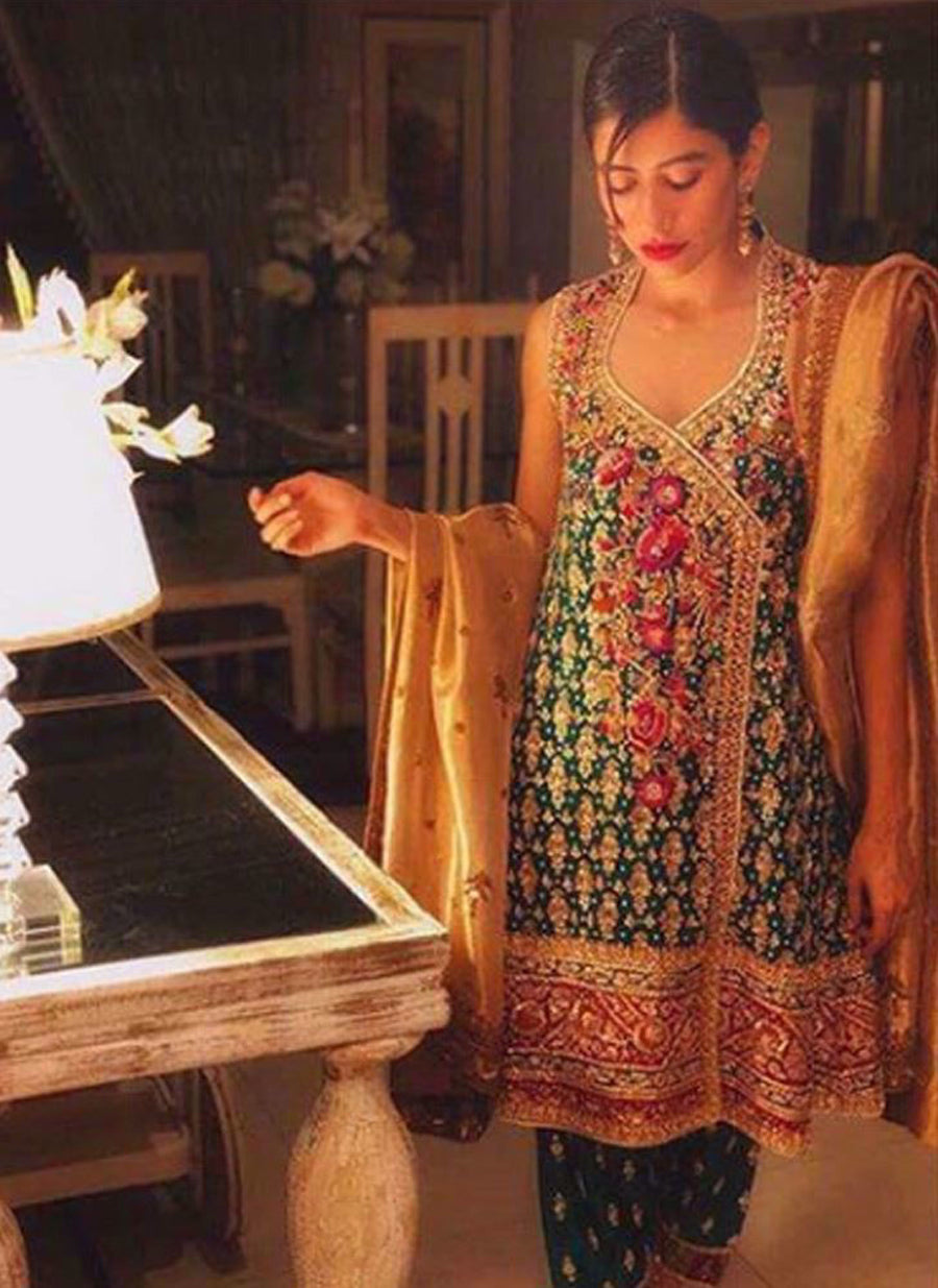 Saira Shehroze absolutely gorgeous in an emerald green Farah Talib Aziz angarkha