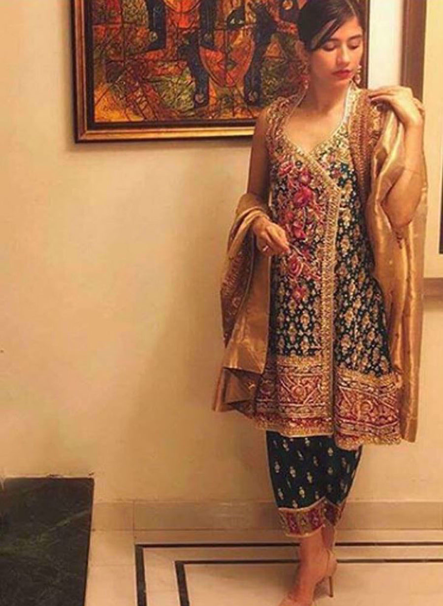 Saira Shehroze absolutely gorgeous in an emerald green Farah Talib Aziz angarkha
