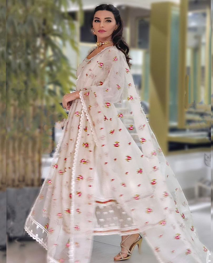 Sadia Khan in Ivory Rayna Kalidaar