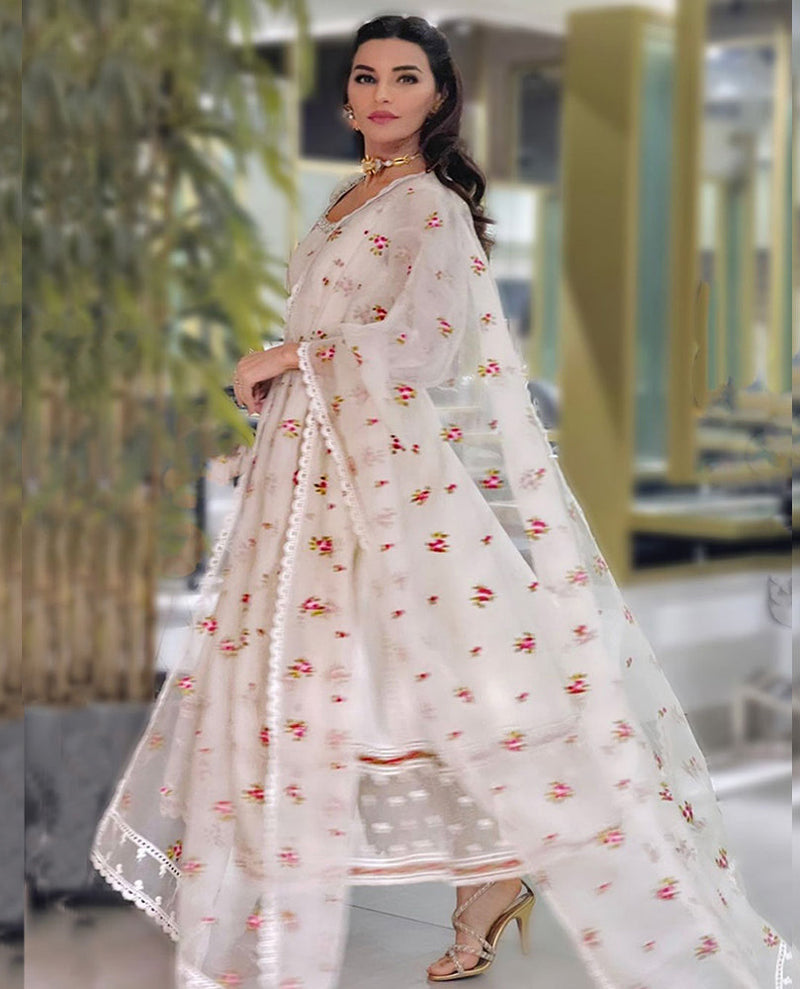 Sadia Khan in Ivory Rayna Kalidaar