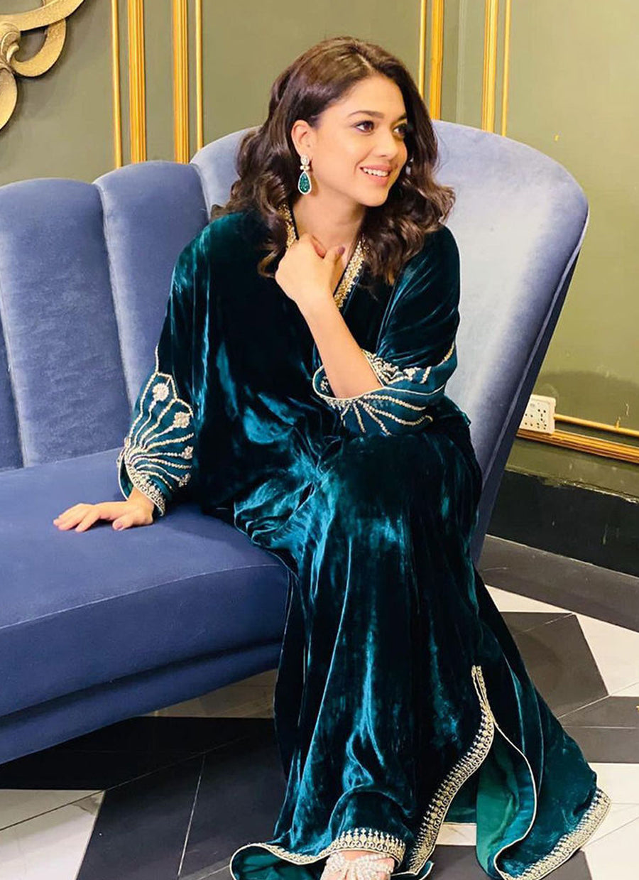 Sanam Jung Is Gorgeous in Our Emerald Velvet Kaftaan