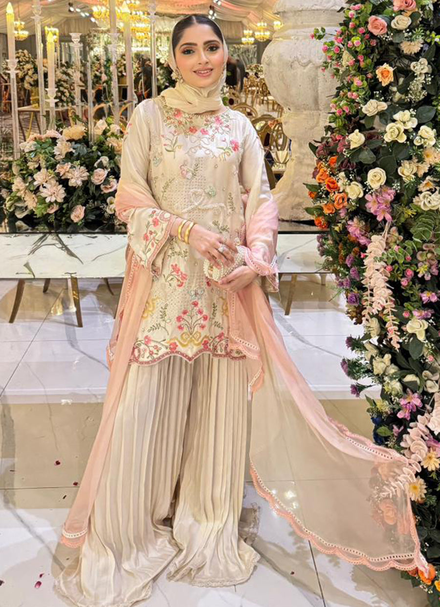 Manal Tabani in Anouk Ivory Shirt And Dupatta