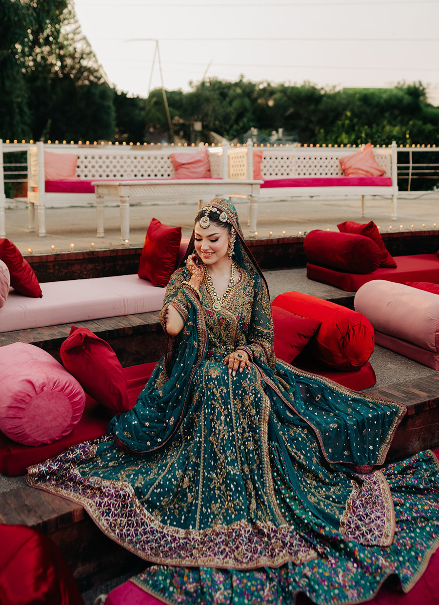 Eyeina Shahzad in Zarminay Teal Kalidaar